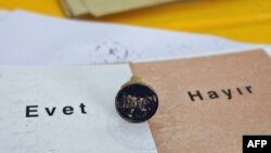 Көпчүлүк шайлоочулар "Hayir"(Жок) дегенден көрө "Evet"(Ооба) деп добуш бергенди оң тапты.  