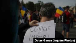 Imagine de la unul dintre protestele celor care nu cred în existența coronaviruslui