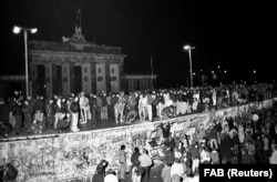 ბერლინის კედლის დანგრევა, 1989 წელი.