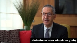 Edward P. Joseph, predavač na Univerzitetu Johns Hopkins.