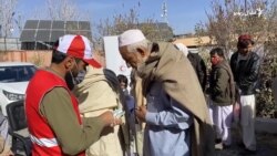 لوګر کې له پاکستان او ایرانه ورستنو شویو کورنیو سره نغدي مرسته شوې