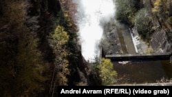 Golirea lacului de acumulare de la Barajul Vidraru.