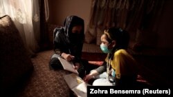 آرشیف - پس از بازگشت طالبان به قدرت در افغانستان بیش از ده ماه می شود که مکاتب دختران بالاتر از صنف شش در اکثر ولایات افغانستان بسته مانده اند.