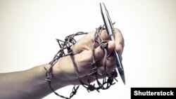 Novinari smatraju da su izmjene zakona usmjerene protiv medijalnih sloboda, te da mogu dovesti do samocenzure