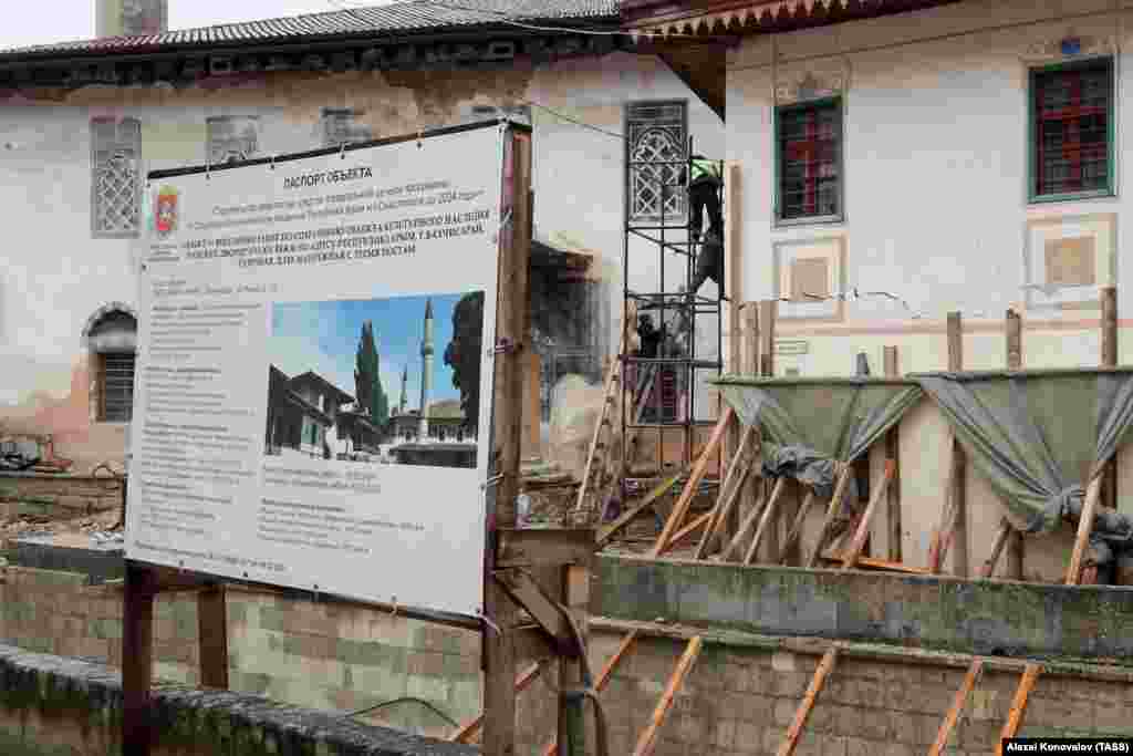 На паспорті цього об'єкта зазначено, що роботи, розпочаті рік тому, планують завершити у травні 2022 року