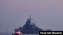 რუსეთის საზღვაო ფლოტის ხომალდები ბოსფორის სრუტის გავლით შავი ზღვაში მიემართებიან. 2022 წლის 16 თებერვალი. 