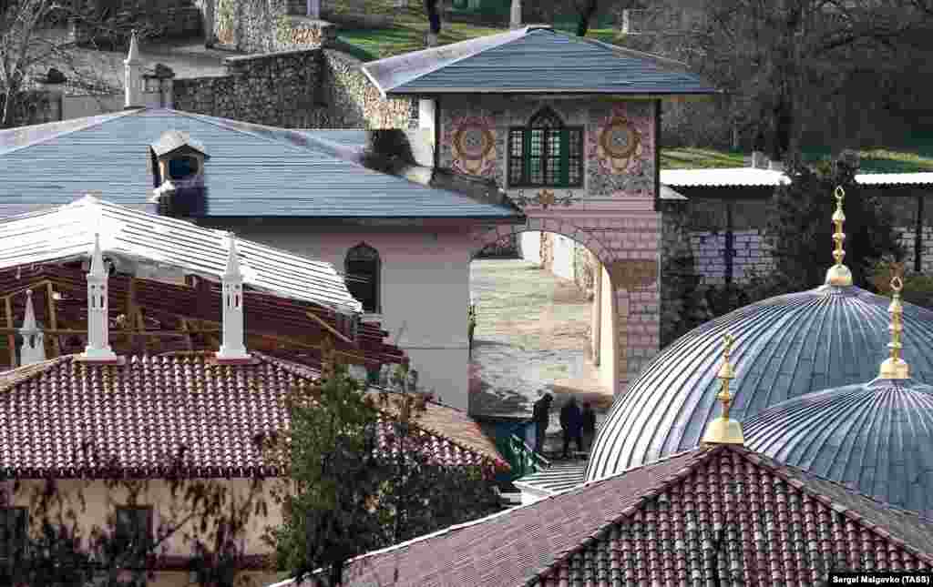 Ханський палац є кандидатом на внесення до Списку об'єктів всесвітньої спадщини ЮНЕСКО. Постійний представник Росії при ЮНЕСКО Олександр Кузнецов заявляв, що взаємодії між Росією та ЮНЕСКО щодо анексованого Криму немає і найближчим часом не передбачається. Кузнецов зазначив, що обговорював із секретаріатом ЮНЕСКО можливість направлення експертної місії ЮНЕСКО до анексованого Криму, проте з'ясувалося, що це &laquo;абсолютно виключено, тому що така поїздка може відбутися лише в рамках резолюції, яка стверджує, що Крим &ndash; частина України&raquo;