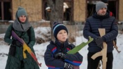 Ekstremistët djathtistë stërvitin fëmijët dhe pensionistët ukrainas për luftë