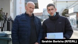 Erijoni së bashku me babanë e tij, Ismetin.