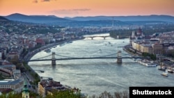 Крім того, Будапешт погодився відмовитися від вето на мінімальний корпоративний 15-відсотковий податок для міжнародних компаній