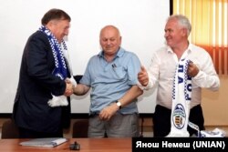 Іван Шуфрич (посередині)