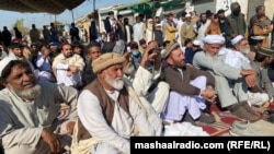 په بنو کې ګڼو خلکو د فبرورۍ له ۲۱مې راهیسې پرلت وهلی دی.