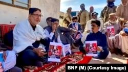 د بلوچستان نيشنل پارټۍ مشر، اختر مينګل په پرلت کې ناست دی 