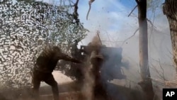 უკრაინელი არტილერისტი ცეცხლის ხაზზე 