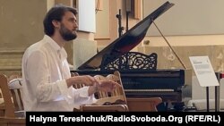 Вадим Яценко, диригент, співак, художній керівник хору «Гомін»