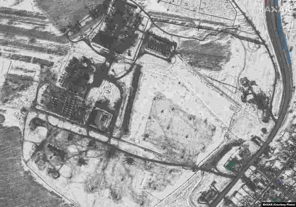 Imagine din 20 februarie din Valuiki, Rusia. Potrivit&nbsp;Maxar, unele echipamente au fost observate într-un câmp, la 15 kilometri de granița cu Ucraina.