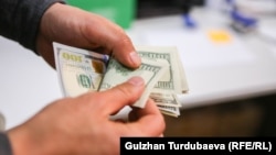 АКШ доллары. Иллюстрациялык сүрөт.