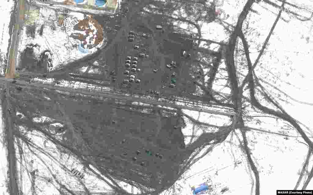 Zonă din Soloti, după plecarea unui grup de luptă. Sunt observabile urmele lăsate în zăpadă de&nbsp; vehiculele care au părăsit această zonă.&nbsp;