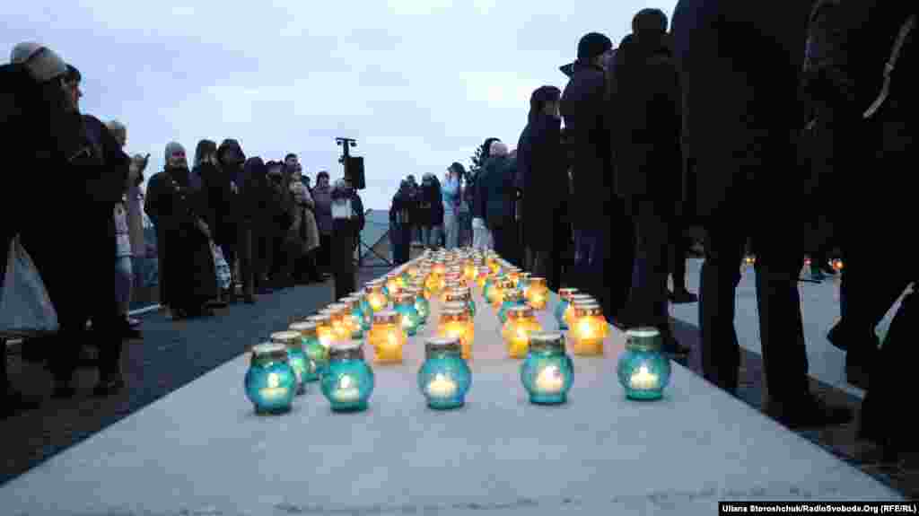 20 лютого у Львові на Меморіалі пам'яті Героїв Небесної сотні відбулася мистецька акція &laquo;Промені Майдану&raquo;