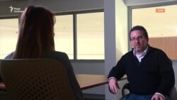 «Це час бути з командою». Американські бізнесмени працюють в Україні під час загрози вторгнення (відео)