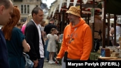 Сергій Жуковський на ярмарку