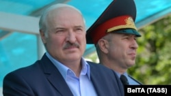 Belarusian ruler Alyaksandr Lukashenka (left) and Interior Minister Yury Karayeu (file photo)