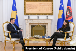 Presidentja Osmani në takim me Lumir Abdixhikun e LDK-së.