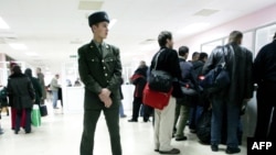 Aşgabadyň halkara aeroportundaky hopwsuzlyk işgäri