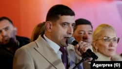 Președintele AUR, George Simion, a anunțat depunerea unei moțiuni de cenzură împotriva guvernului Ciolacu.