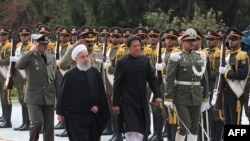 د ايران ولسمشر حسن روحاني د پاکستاني وزيراعظم عمران خان هرکلی وکړ.