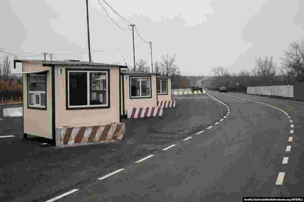 КПВВ &laquo;Золоте&raquo; обладнане усією інфраструктурою, необхідною для пропуску громадян у обидва боки.