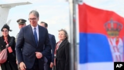 Predsednik Srbije Aleksandar Vučić, stiže na aerodrom Vnukovo u Moskvi, u sredu, 7. maja 2025, uoči proslave 80. godišnjice pobede Sovjetskog Saveza nad nacističkom Nemačkom tokom Drugog svetskog rata. 