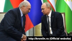 Кіраўнікі Расеі і Беларусі Ўладзімір Пуцін і Аляксандар Лукашэнка падчас саміту Шанхайскай арганізацыі супрацоўніцтва ў Душанбэ 14 чэрвеня 2019.