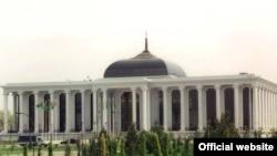 Türkmenistanyň Mejlisiniň binasy