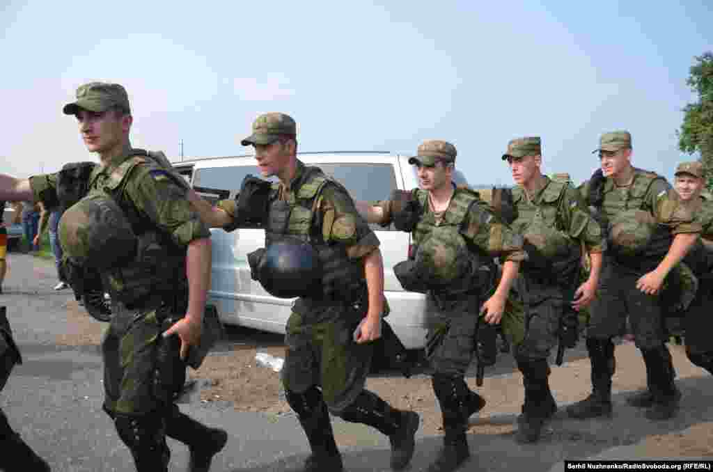 Щоб уникнути можливих провокацій, місце де проходили хода охороняли бійці Нацгвардії, спецпризначенці та поліцейські