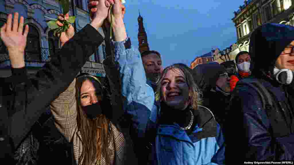 Demonstrators in Kazan, the capital of the republic of Tatarstan, hand out flowers and shout, "We come in peace."