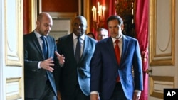 Міністр закордонних справ Франції Жан-Ноель Барро (ліворуч), міністр закордонних справ Великої Британії Девід Леммі (у центрі) та держсекретар США Марко Рубіо на зустрічі щодо миру в Україні. Париж, 17 квітня 2025 року