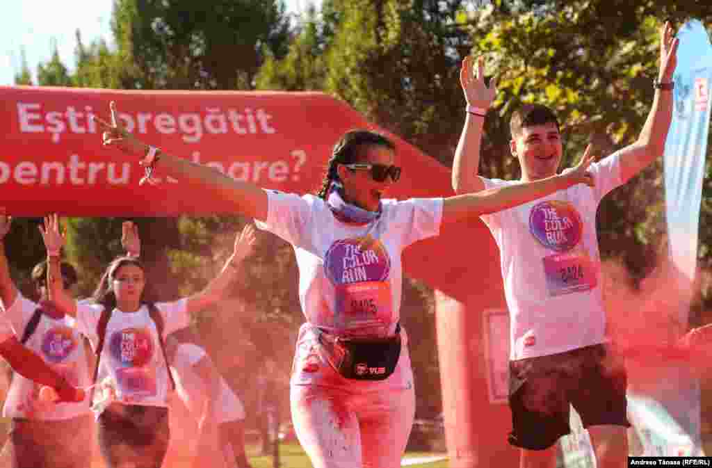Cunoscută și sub denumirea &bdquo;Happiest 5k on the Planet&rdquo;, &bdquo;The Color Run&rdquo; este o cursă euforică în culori, care celebrează sănătatea, bucuria și originalitatea.