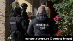 Imagine distribuită de Europol de la perchezițiile din Republica Moldova, care au avut loc pe 29 octombrie, în cadrul operațiunii „Avengers-2” („Răzbunătorii-2”).