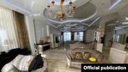 Камил Осмоналиевге же анын жакындарына тааандык мүлк. УКМК тараткан сүрөт.