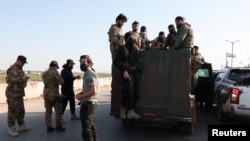 د شام ځواکونه د بشارالاسد د وفادارو پرضد د عملیاتو پر لور ځي. 