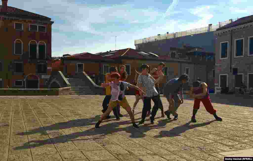 "Венецию" поставил хореограф Эмануэль Гат.