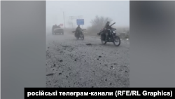 Soldați ruși intră în Pokrovsk, sub acoperirea ceții. Imaginea este o captură de ecran dintr-un videoclip care a început să circule pe rețelele sociale pe 10 noiembrie 2025.