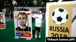 Акция "Репортеров без границ" в Париже