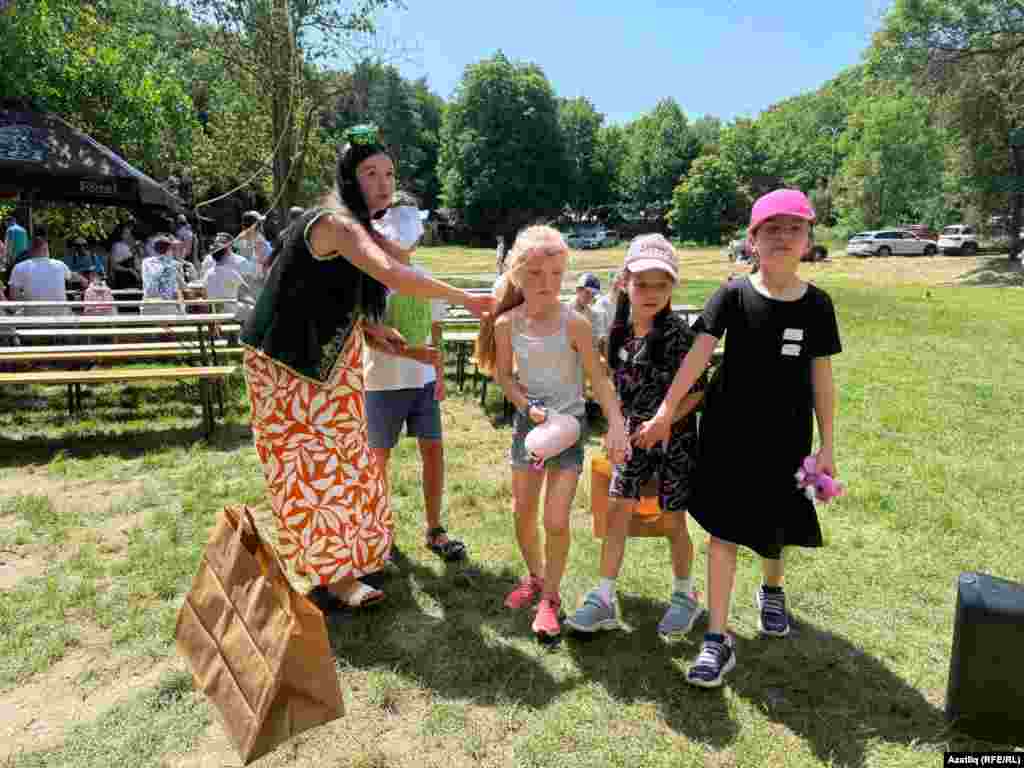 Күз бәйләп бүләк кисү уены