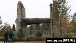 A fragment of the former presidential residence, burned down during the January events. October 29, 2025