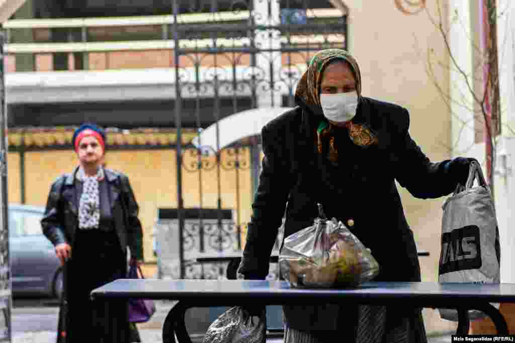 ორგანიზაცია მზა სადილს&nbsp;12:30-დან 14:30 საათამდე გასცემს.