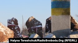 Ілюстраційне фото. Знищений пам'ятник вбитим полякам у лютому 1944 року у тодішньому селі Гута Пеняцька, Бродівський район, Львівщина