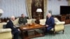 Аляксандр Лукашэнка 16 траўня праводзіць сустрэчу зь міністрам абароны Расеі Андрэем Белавусавым, у цэнтры міністар абароны Беларусі Віктар Хрэнін