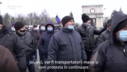 Un nou protest al agricultorilor, cu blocarea circulației și răsturnarea unei brazde de gazon